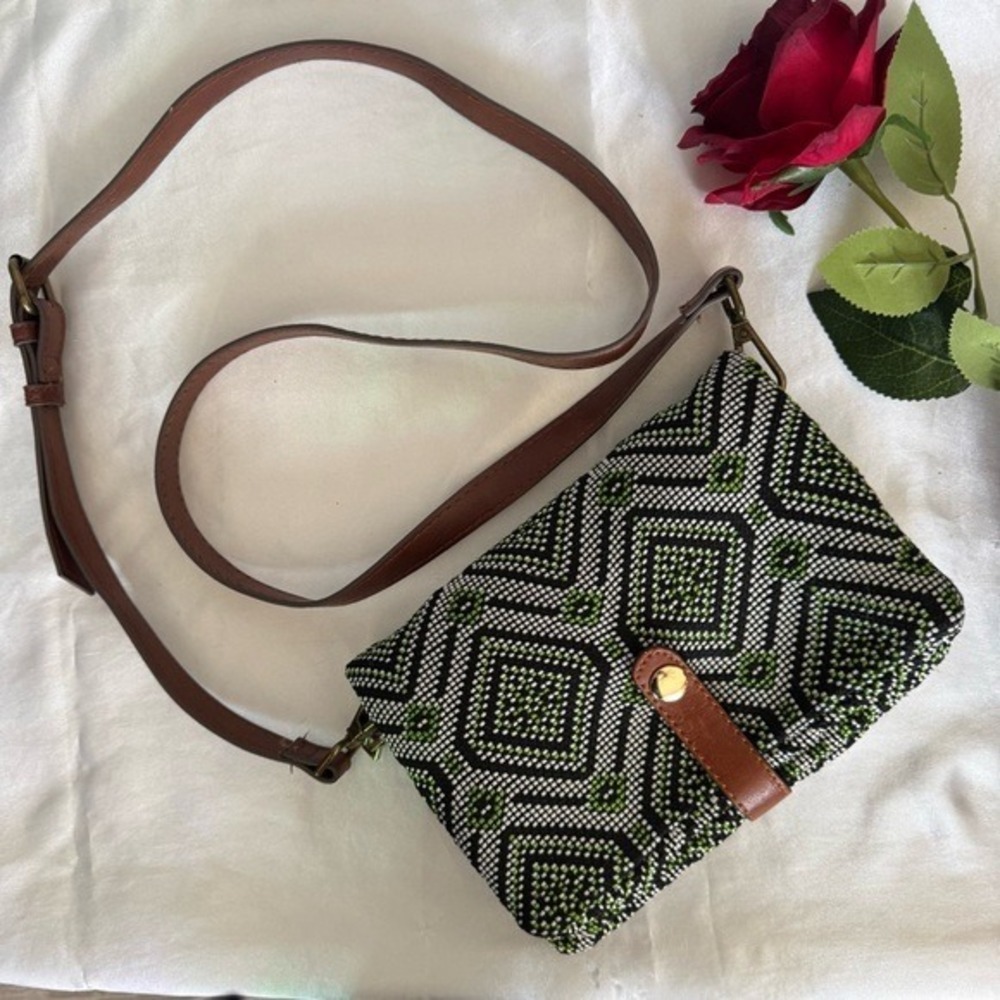 Street Level Crossbody Bag Womens Small Green Black Woven Geometric Excellent